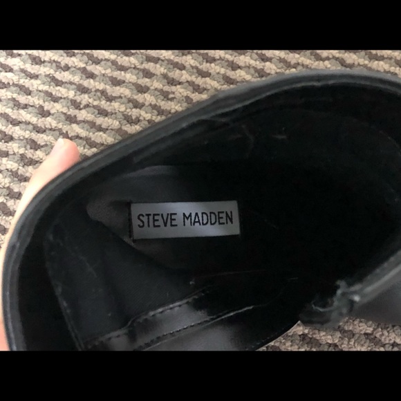 Steve Madden black leather boots. Size 6 - Picture 5 of 6